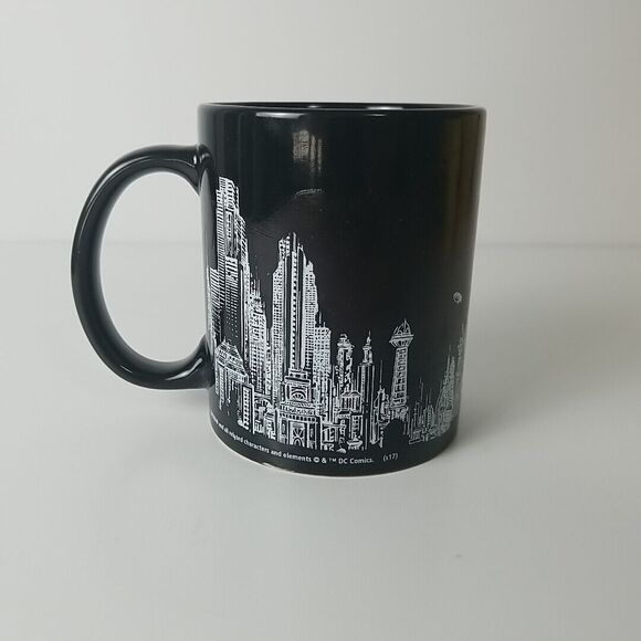 Batman Joker Skyline Color Changing 11 oz Coffee Mug - zak! Designs LOOT CRATE - Picture 7 of 12